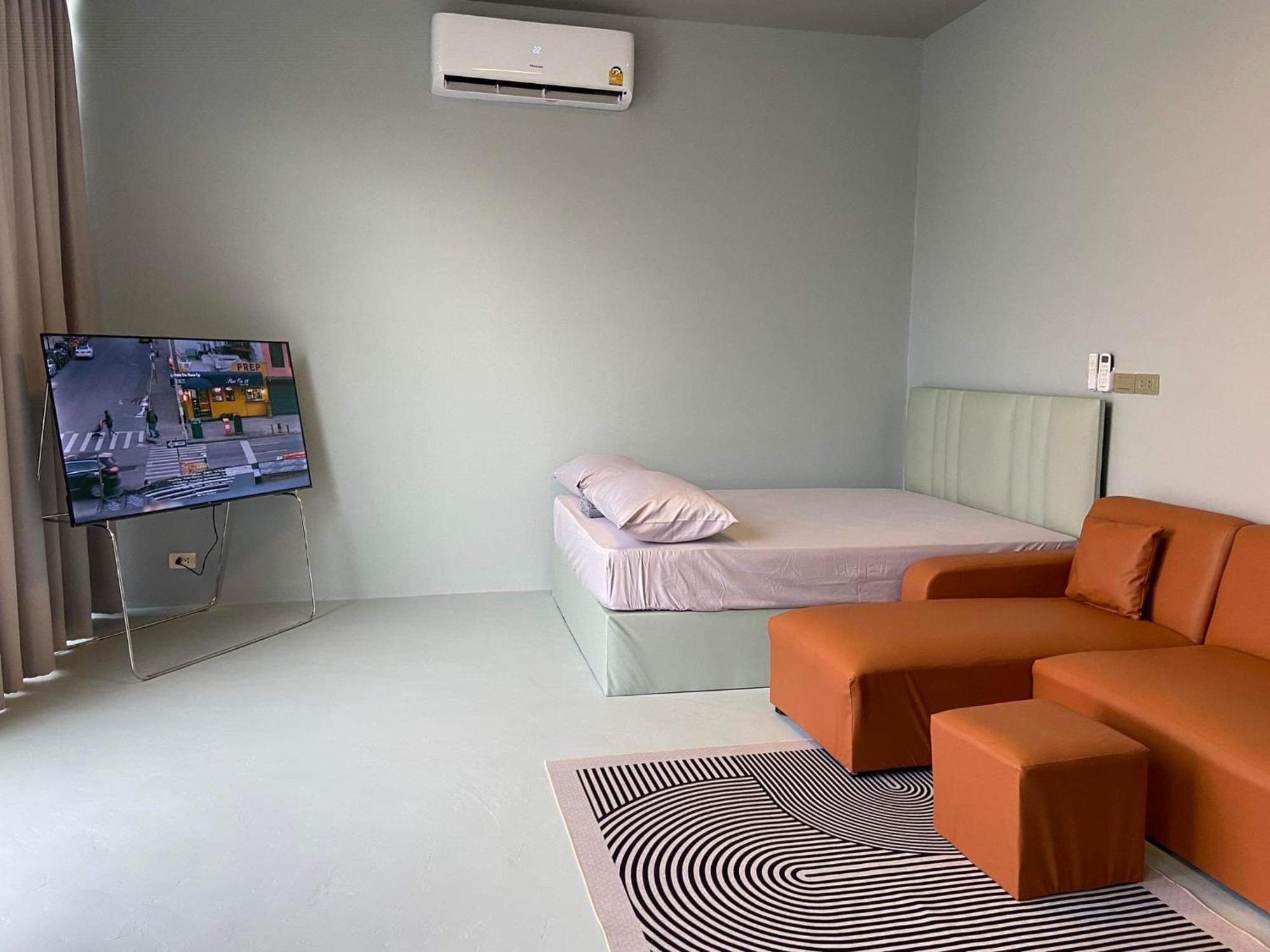 Alley51 Hotel Surat Thani Exterior photo